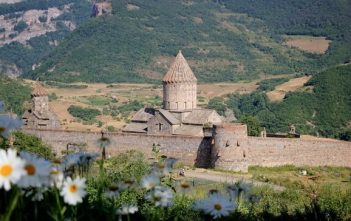 Pourquoi aller en Arménie lors de vos prochaines vacances? monastère en Arménie