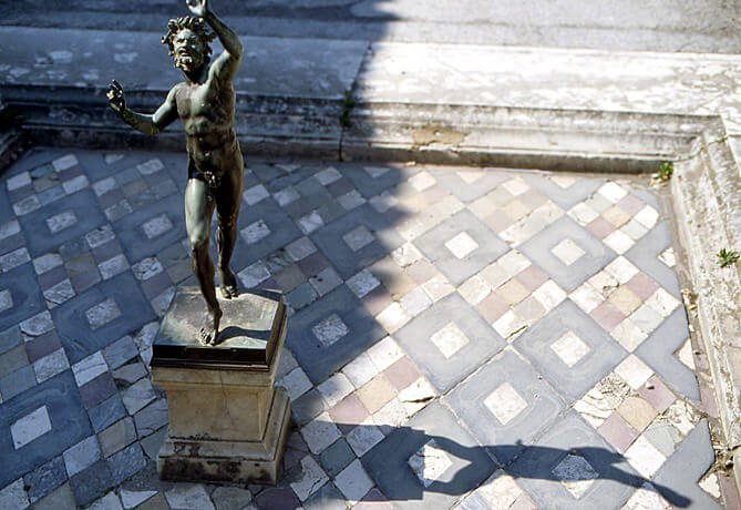 pompei statue