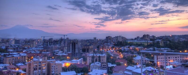 Yerevan à la tombée du jour