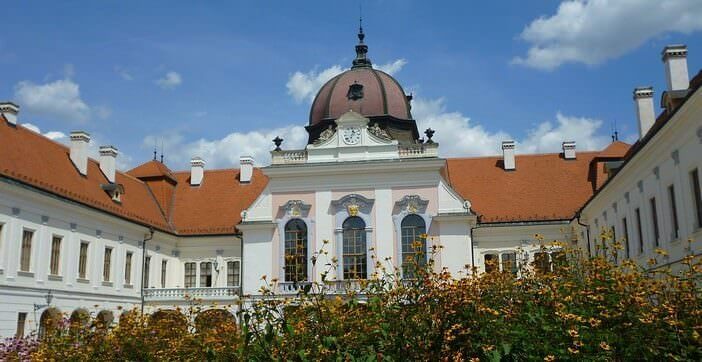 Sissi et la Hongrie : Sissi Tour et Sissistrasse, sur les pas de l’Impératrice Elisabeth à Budapest Château royal de Gödöllö près de Budapest en Hongrie