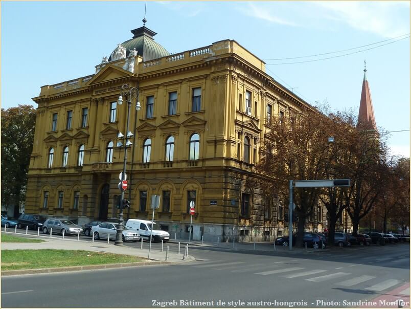 Zagreb batiment de style austro hongrois sur la place tito