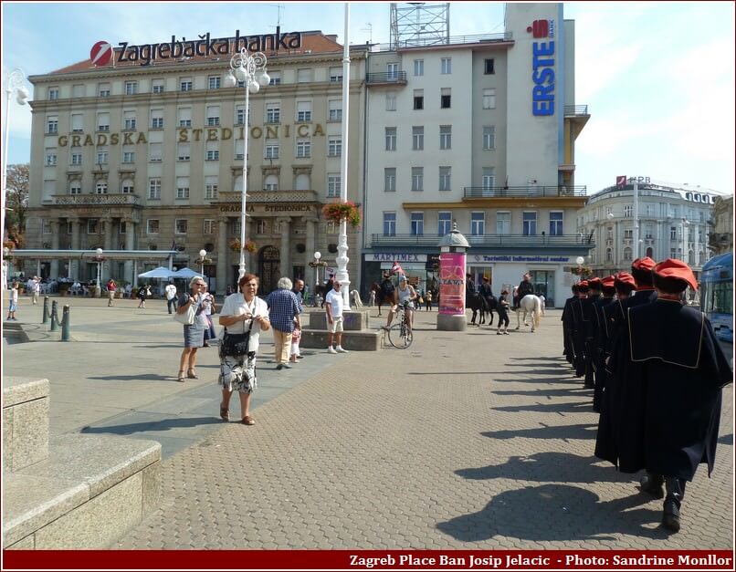 Zagreb place Ban Josip Jelacic gardes du régiment de la cravate