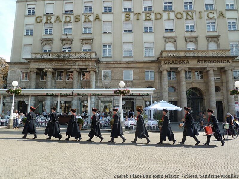 Zagreb place Ban Josip Jelacic soldats du régiment de la cravate