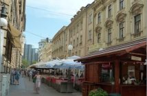 Zagreb rue et terrasses de cafés