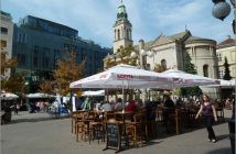 Zagreb terrasses de cafés et église