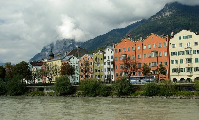 Innsbruck maisons sur les bords de l'Inn
