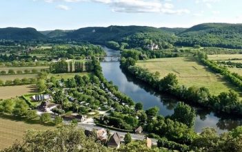 Randonnée à vélo le long de la Dordogne en Périgord Longer la Dordogne