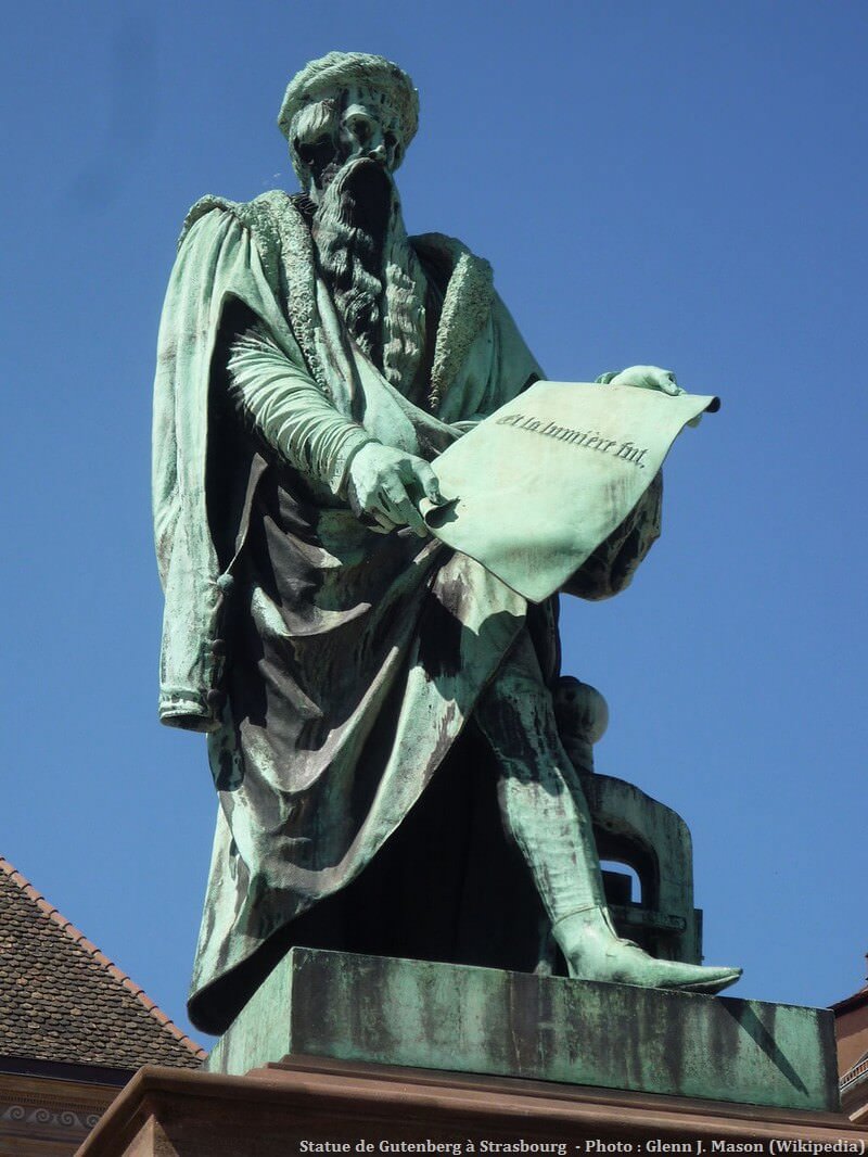 Strasbourg Statue de Johannes Gutenberg Place Gutenberg