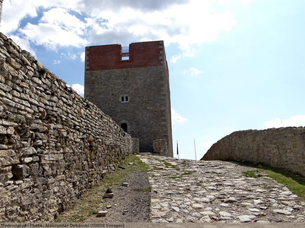 A l'intérieur des fortifications de Medvedgrad