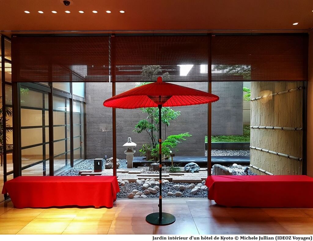 Jardin intérieur d'un hôtel à Kyoto