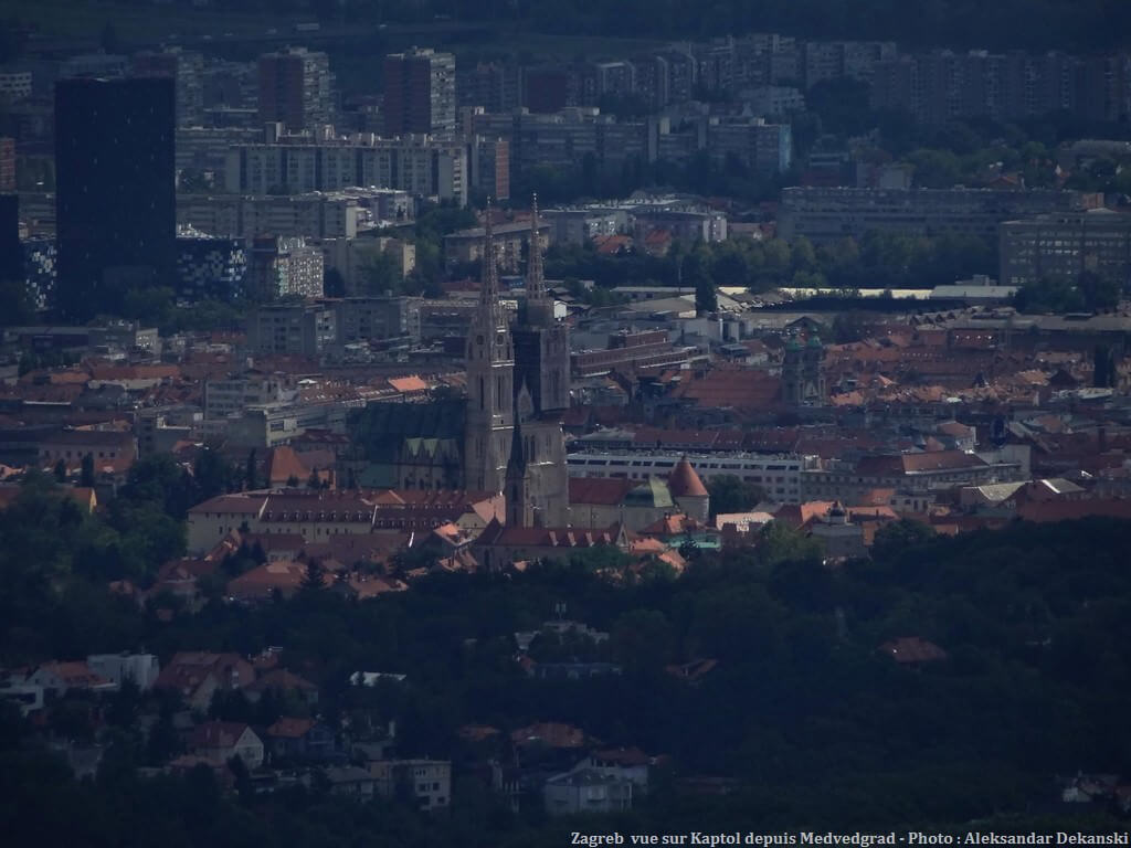 Zagreb Vue sur Kaptol et la cathédrale saint Stéphane depuis Medvedgrad