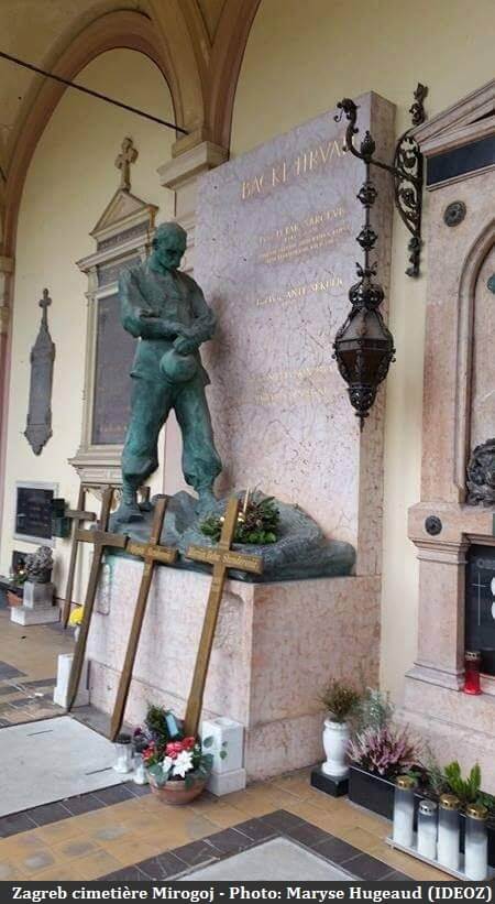Zagreb cimetière Mirogoj tombe et statue de bronze
