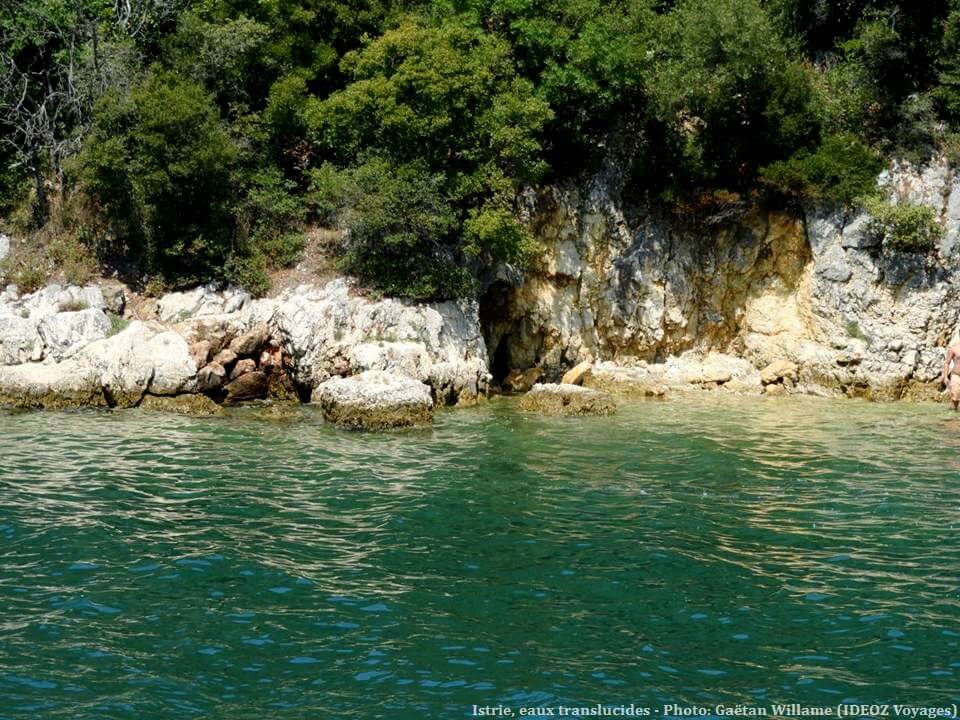 eaux translucides de l'Adriatique en Istrie