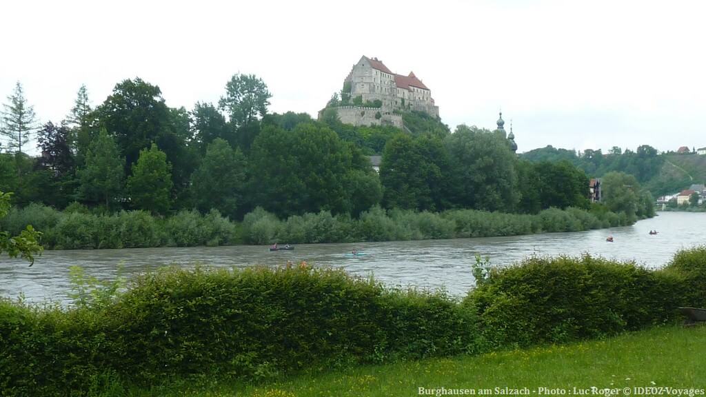 Burghausen am Salzach chateau dominant la rivière Salzach affluent du Danube