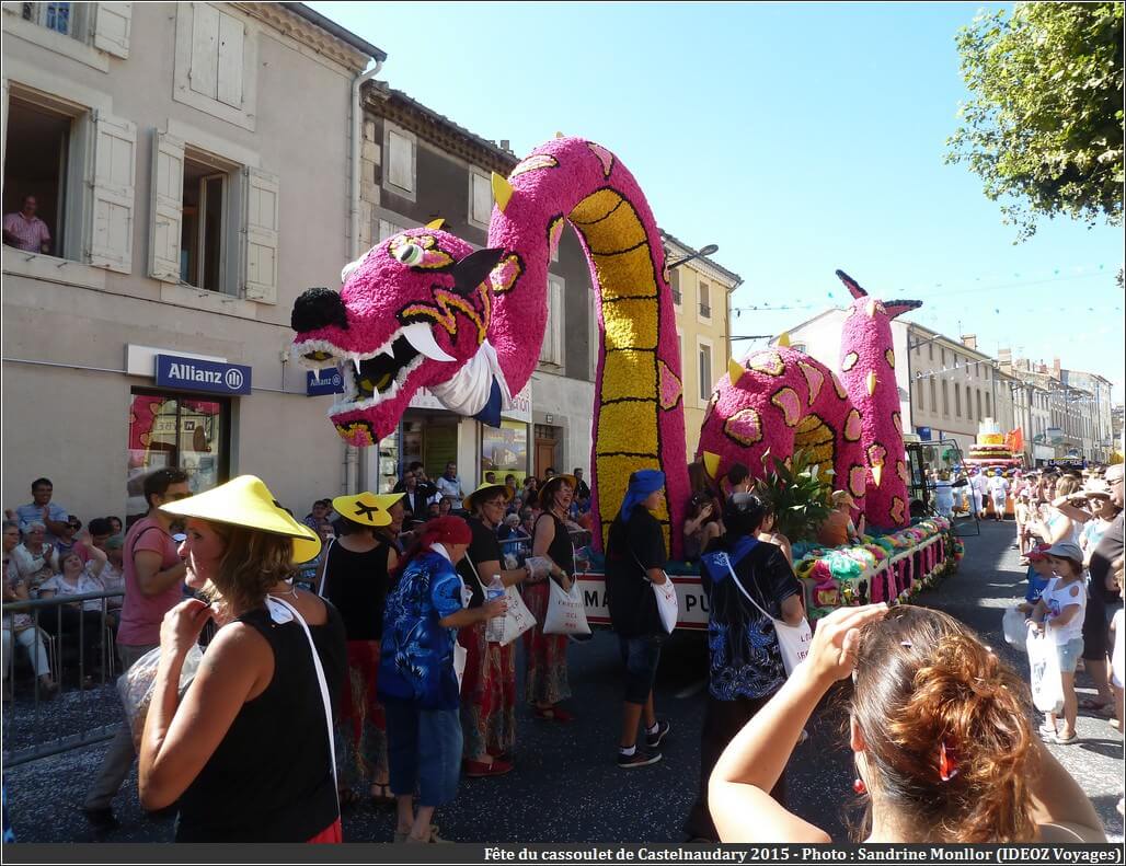 Défilé char du dragon fête du cassoulet castelnaudary 2015