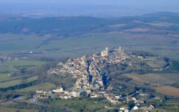 La Madeleine de Vézelay ; 4 voies sur les Chemins de Compostelle en Bourgogne La Madeleine de Vézelay