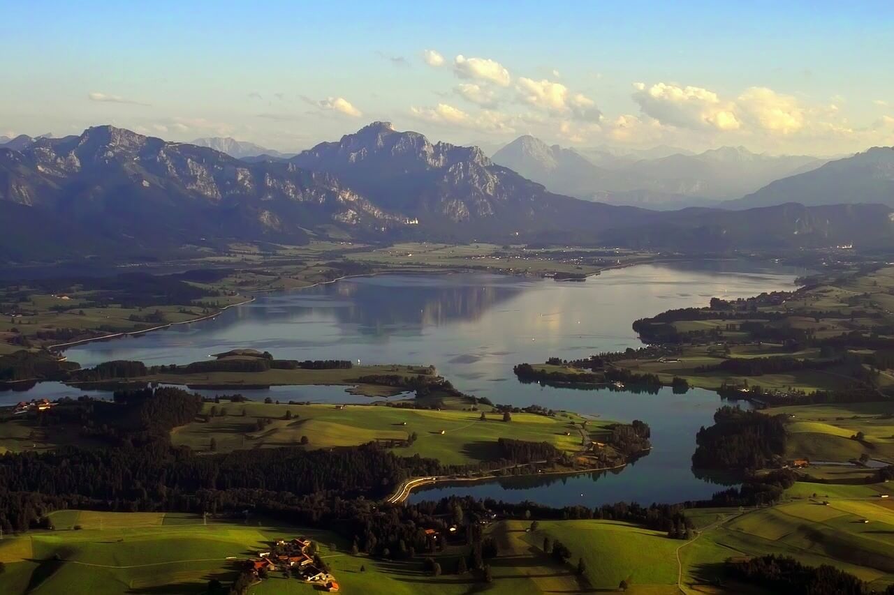 Lac forggensee en été vue aérienne
