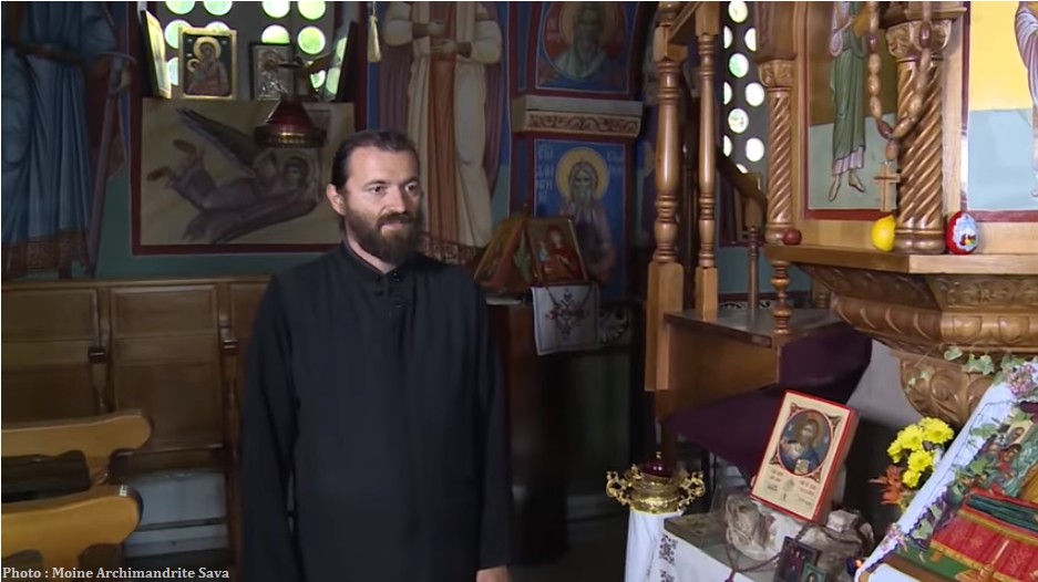 Moine Archimandrite Sava visite du monastère de Tvrdos