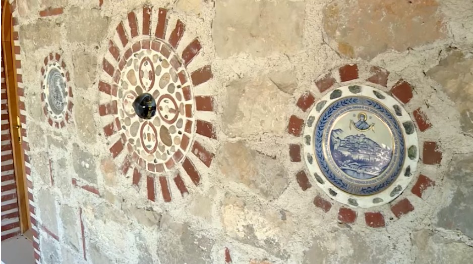 Monastère Tvrdos Ceramiques murales