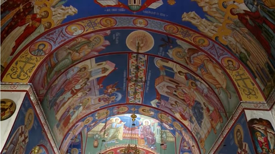 Monastère serbe orthodoxe Tvrdos plafonds avec des fresques