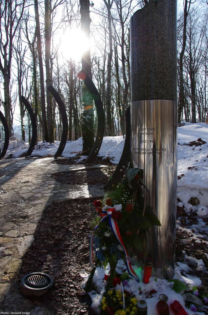 Monument en l'hommage de Josip Jovic mort lors des Paques sanglantes de Plitvice en mars 1991
