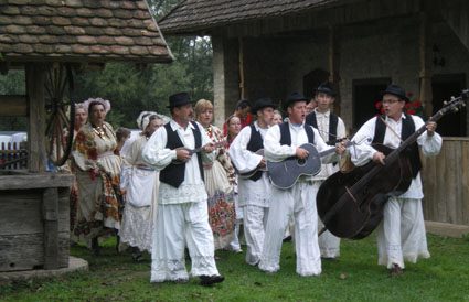 Stara Lonja folklore en Croatie centrale dans le parc naturel Lonjsko Polje