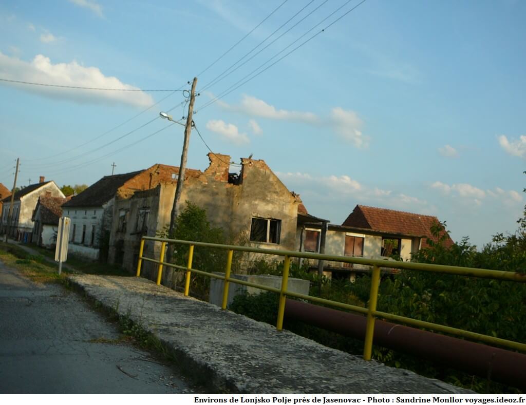 Traces de guerre en Croatie centrale près de Jasenovac et Lonjsko Polje