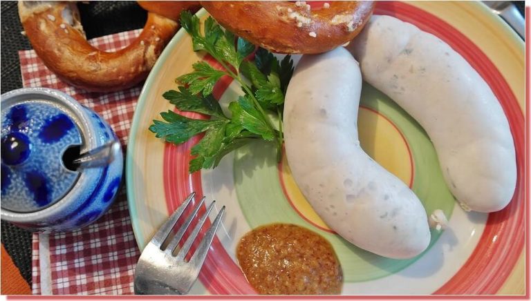 Weisswurst; la saucisse blanche typique de Munich en Bavière