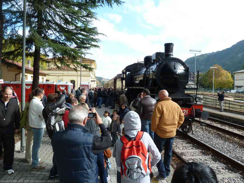 Arrivée de la locomotive de la route du marron venue de Bologne
