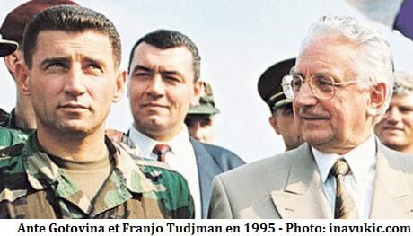 Ante Gotovina et Franjo Tudjman en août 1995 après l'opération tempête en Krajina en Croatie