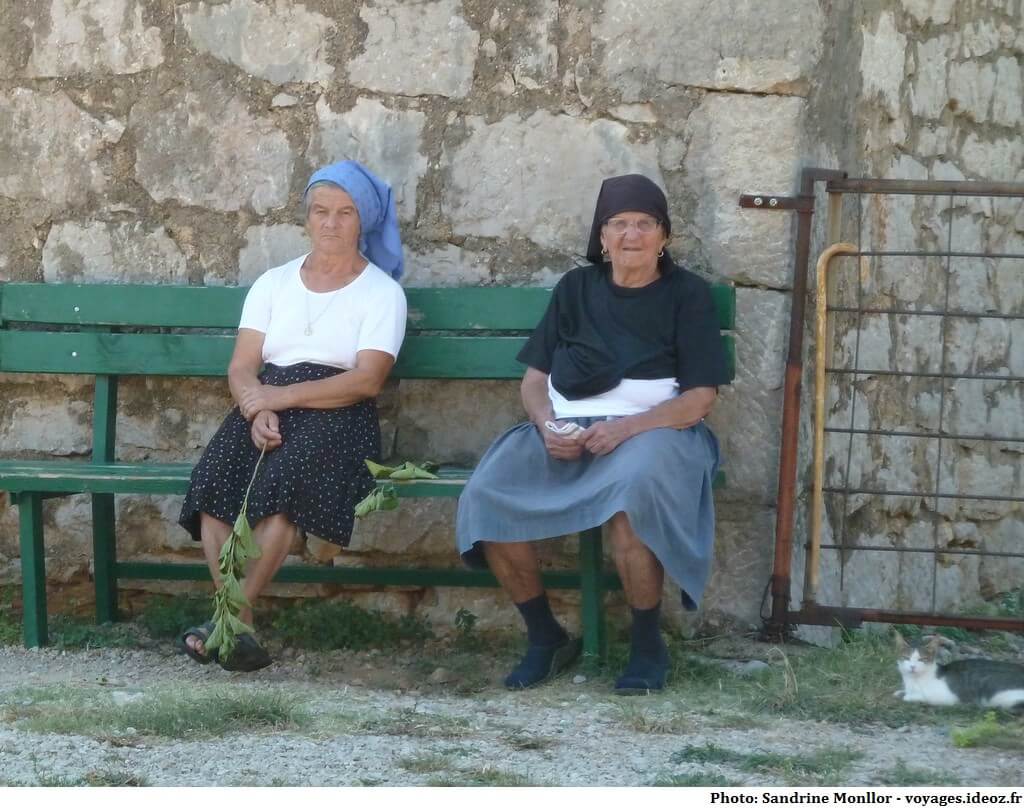 Portraits de vieilles femmes en Croatie en dalmatie du nord