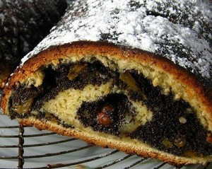 Makovnjaca Gateau Roule Aux Graines De Pavot Recette De La Buche De Noel Croate Ideoz Voyages