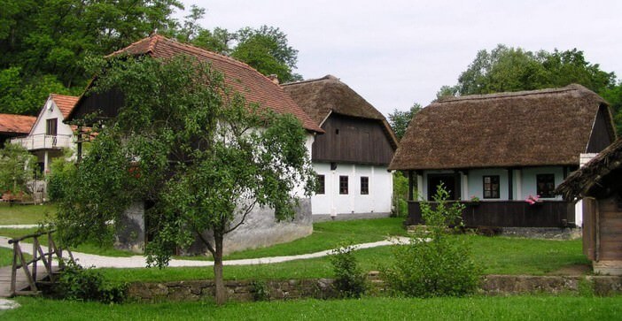 Kumrovec maisons de l'ethnovillage de Croatie centrale