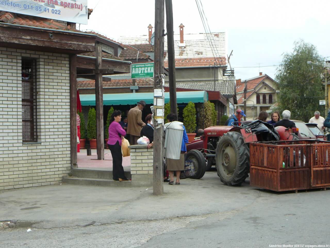 Marché de Umraci tracteur et vente d'animaux