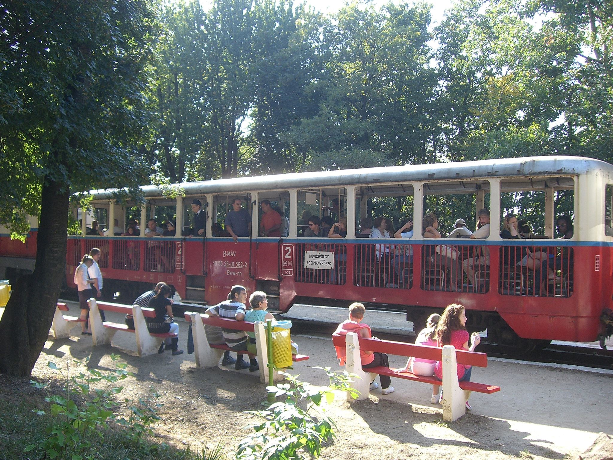 wagon du train des enfants à Budapest ; pas seulement réservé aux enfants