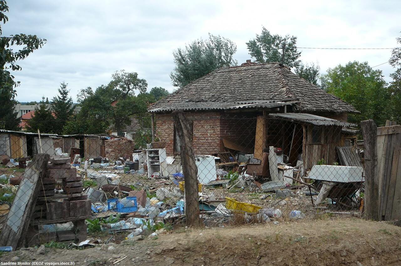 Maison tsigane à la sortie de Umraci