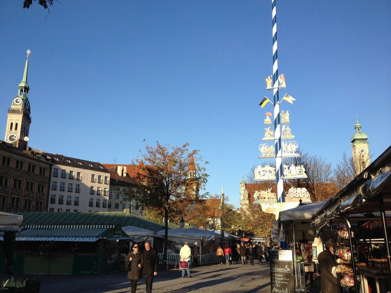 Munich marché de Viktualienmarkt et arbre de Mai
