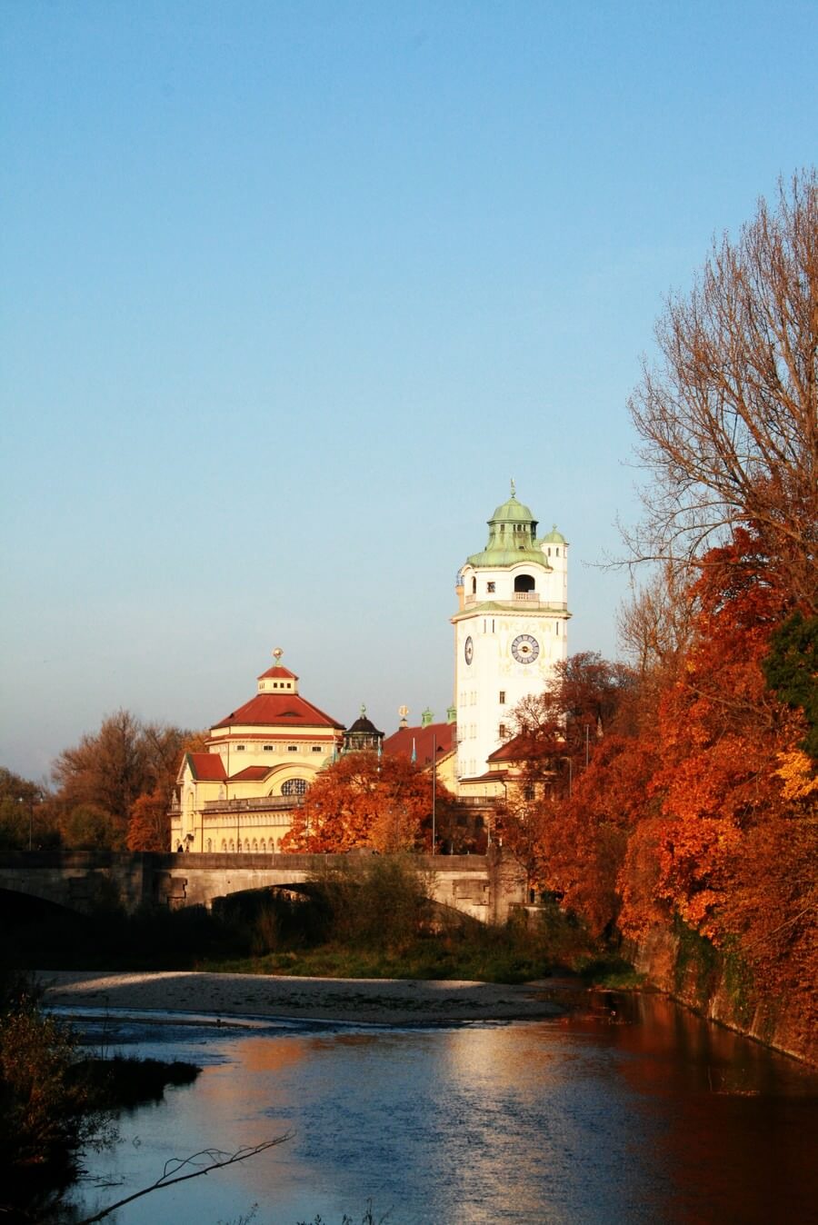 Volksbad sur l'Isar à Munich