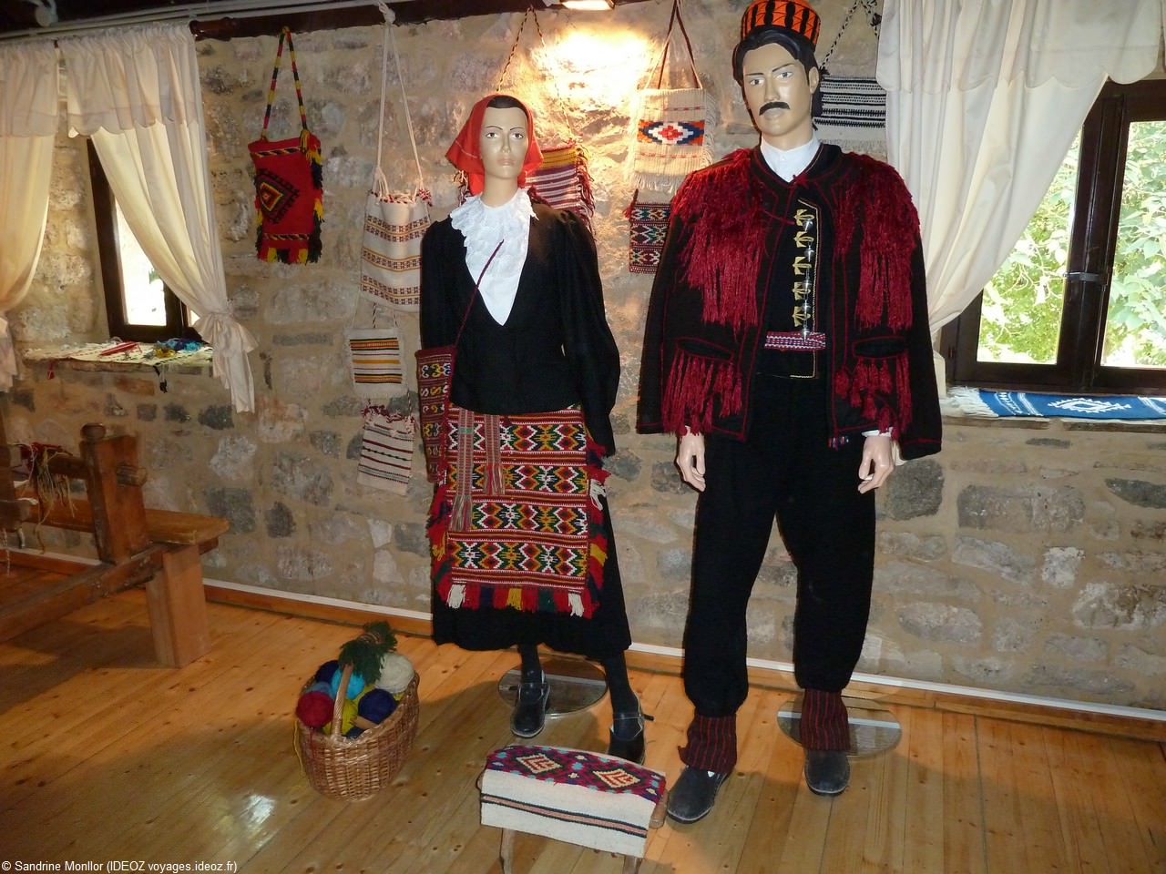 Ethnomusée de Krka Costumes traditionnels traditionnels dalmates