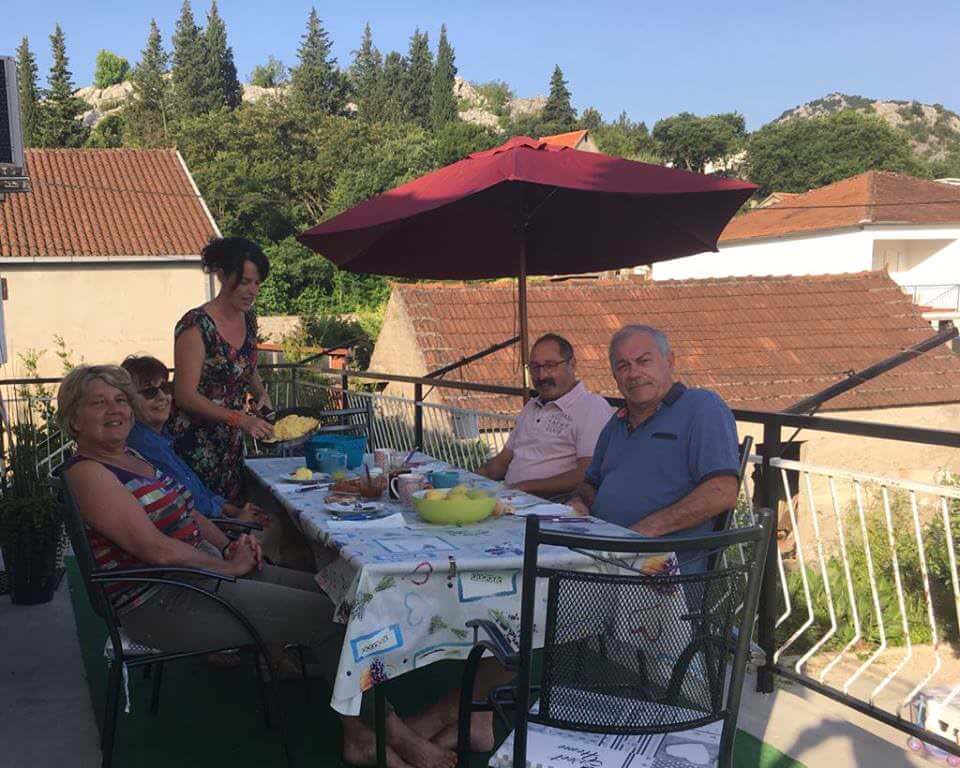Petit déjeuner à la villa Mélanie Stasevica