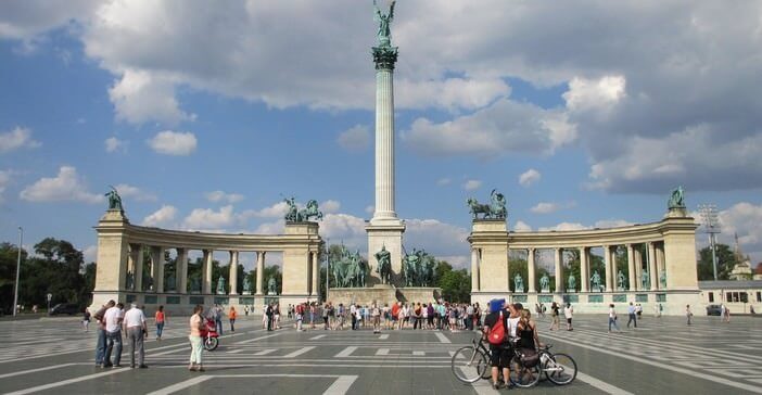 La Belle Epoque à Pest : à la découverte des aménagements de l’Âge d’or hongrois Place des héros à Budapest