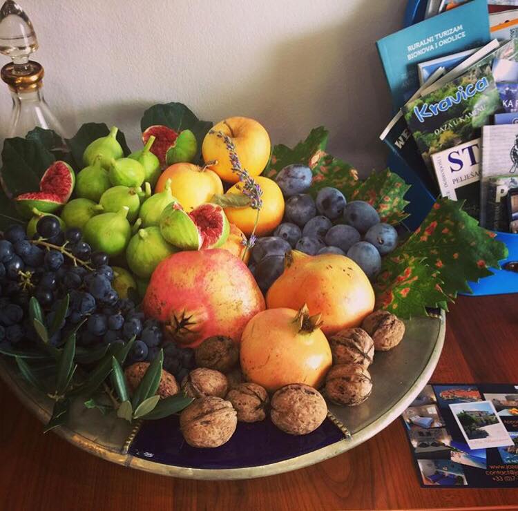 fruits frais à Stasevica chez Mélanie une bretonne en Croatie