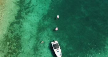 Offrez vous une journée sensationnelle en bateau dans l’archipel de Zadar et les îles Kornati Dalmatia Boat adventure bouées dans l'archipel de Zadar