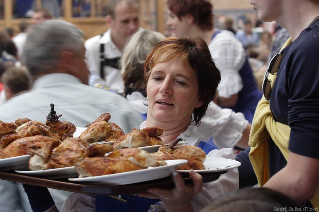 Demi poulet le plat préféré lors de la fête de la bière de Munich
