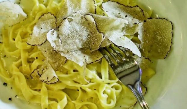 Fuzi istriennes tagliatelles à la truffe blanche d'Istrie