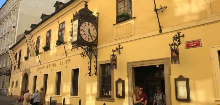 Restaurant U Fleku à Prague : l’attrape touristes à éviter! U Fleku Prague taverne tchèque