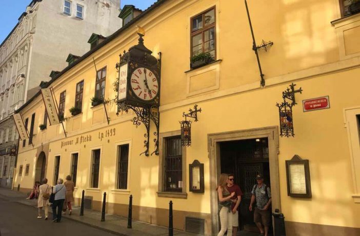 Restaurant U Fleku à Prague : l’attrape touristes à éviter! U Fleku Prague taverne tchèque