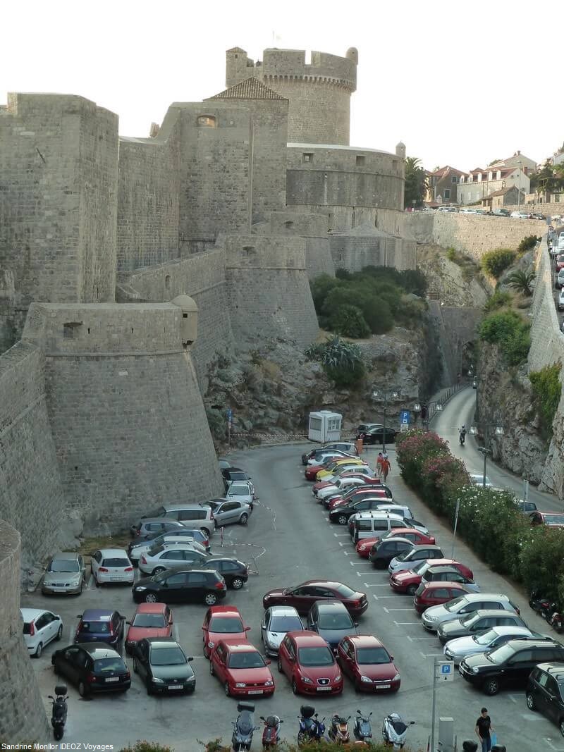 Zone 0 parking à Dubrovnik au plus près des fortifications