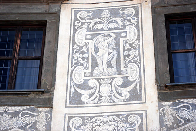 pise piazza dei cavalieri palazzo façade peinte par Vasari
