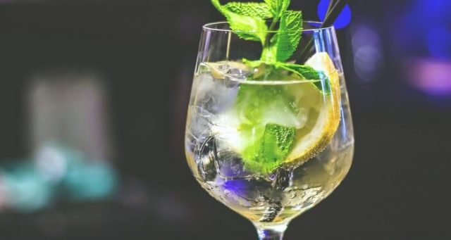 Cocktail Hugo ou spritz blanc autrichien
